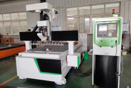 Macchina per la lavorazione del legno e l'intaglio