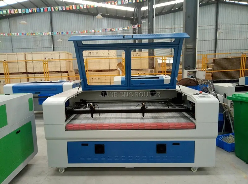 Machine de découpe laser de tissu Fabric Laser Cutting Machine