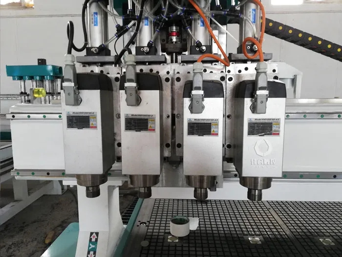 Macchina per intagliare porte in legno CNC CNC Wood Door Carving Machine