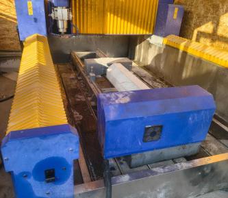 ماكينة CNC دوارة